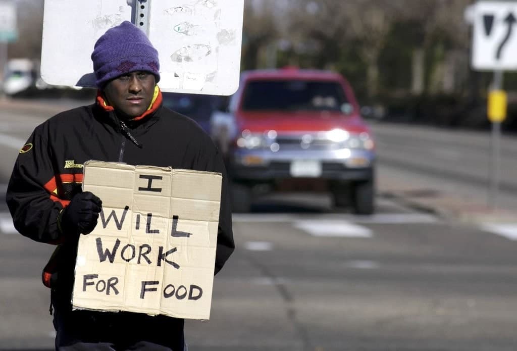 US Workers Still Losing Jobs to Foreign-Born – Swamponomics