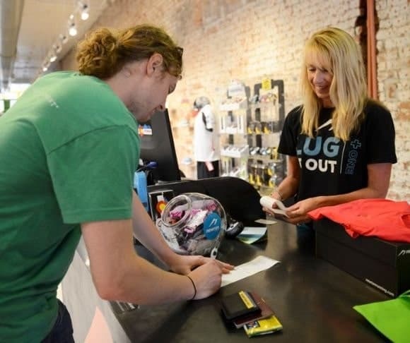 Inflation, Credit Card Debt Distort Latest US Retail Sales