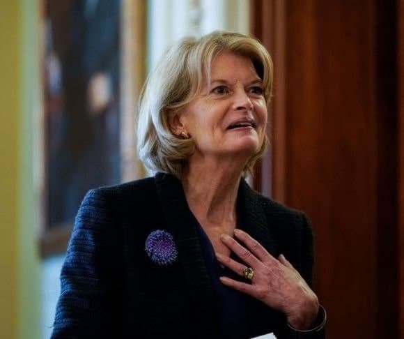 Murkowski 2022: Will Alaskans Stand by Her – or Trump?