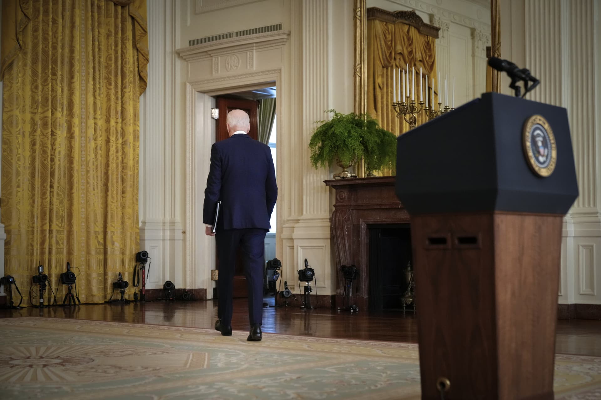 LN Radio 3.27.22 –  Joe Biden: Wrong Place, Wrong Time?