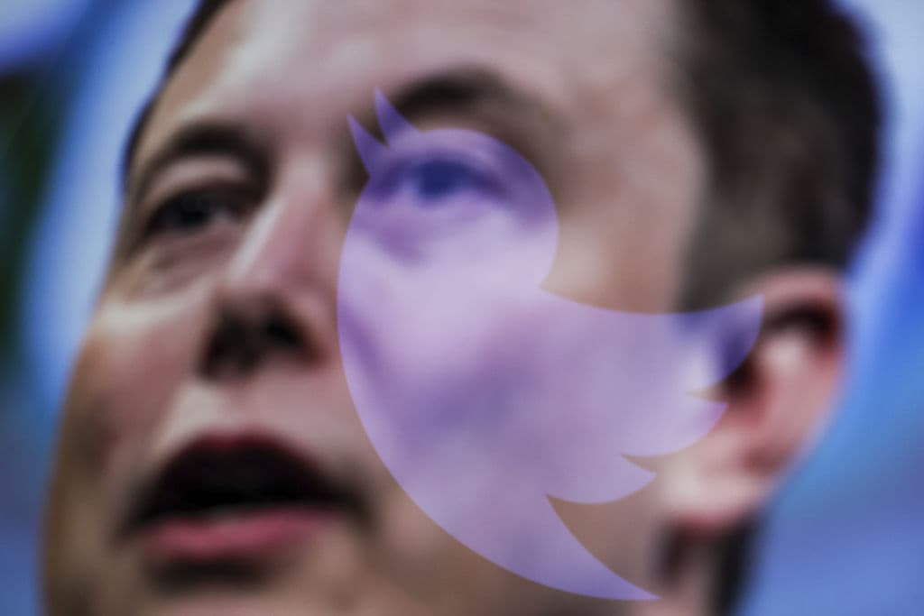 Top Execs Out as Musk Finalizes Twitter Buy