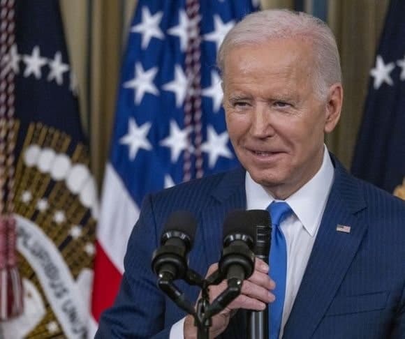 Gullible Joe Talks to China’s Xi Jinping