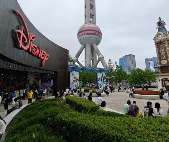 HollyWeird: Disney Drama Unplugged