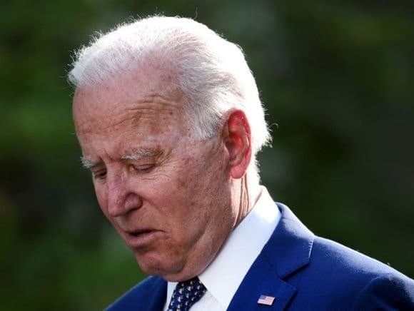 Biden Remains Indecisive on a Foreign Traveler Vaccine Mandate