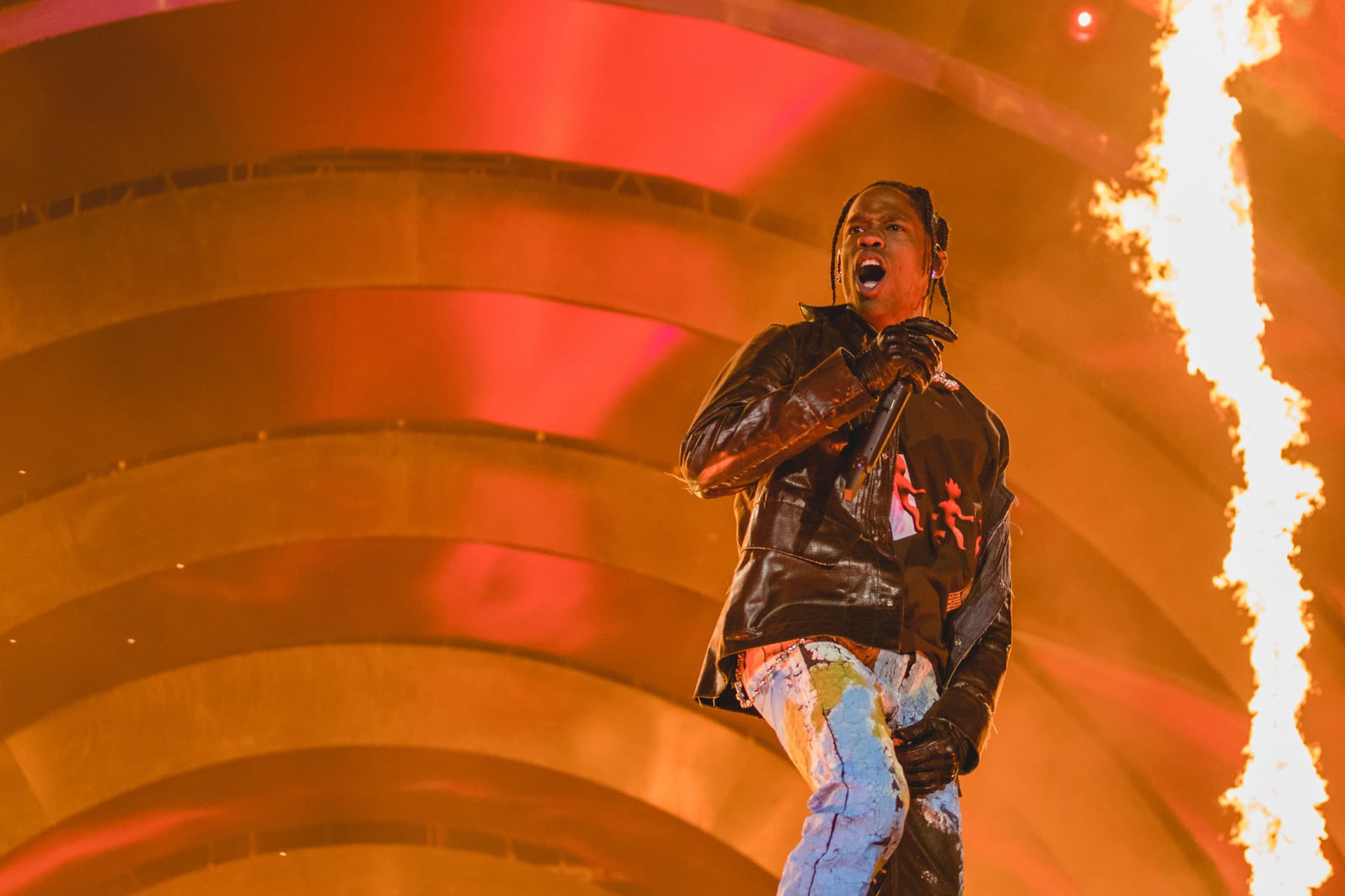 Syringe Jabs at Travis Scott Astroworld Show?