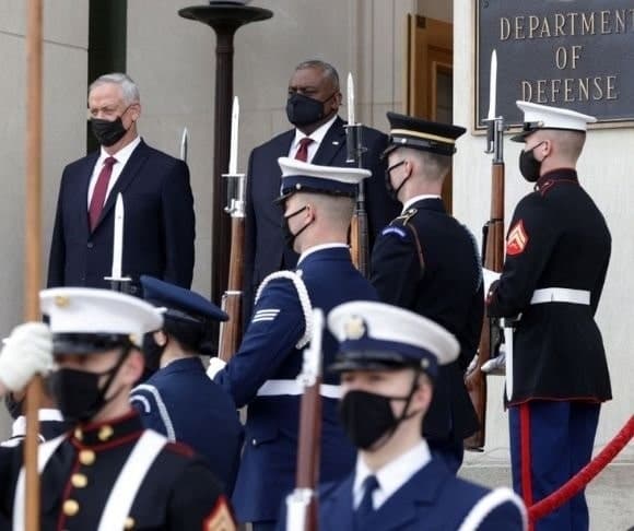 Heartlanders Smell a Rat in Latest Feel-good Survey From DOD