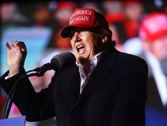 Trump Returns to the Stage, Ready to Rumble