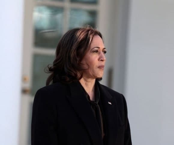 Staff Exodus Leaves Kamala Harris All Alone at the Lunch Table