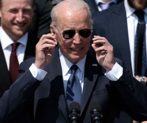 Democrat Senate Hopeful Steers Exotic Populist Course