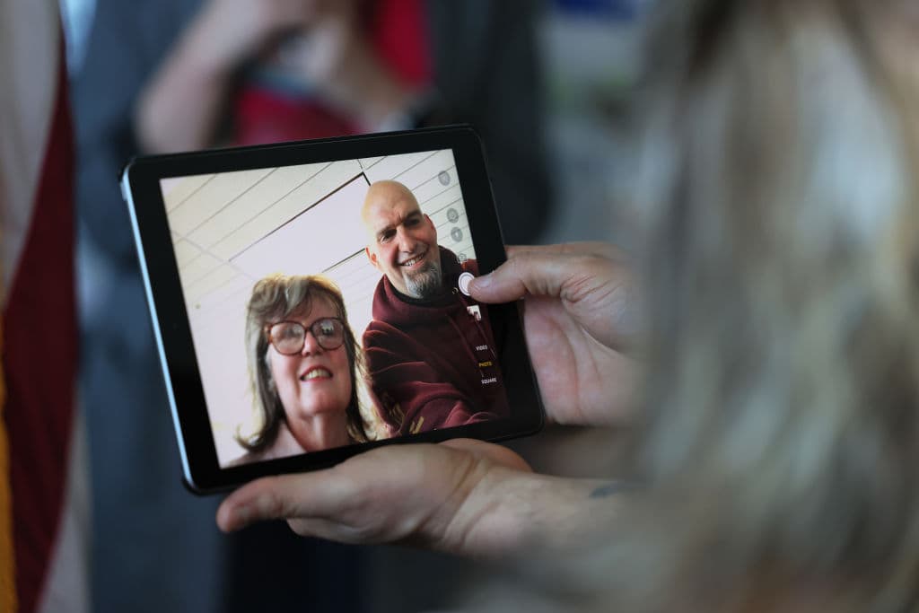 Campaigning Styles: GOP Stays Traditional as Dems Hunker Down