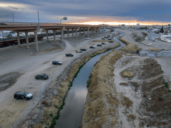 Video Shows China Nationals Being Handed Over to NGOs at Border
