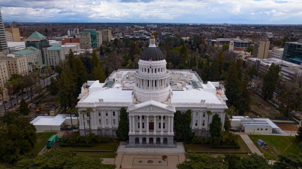The Political Party Stranglehold – LN Radio