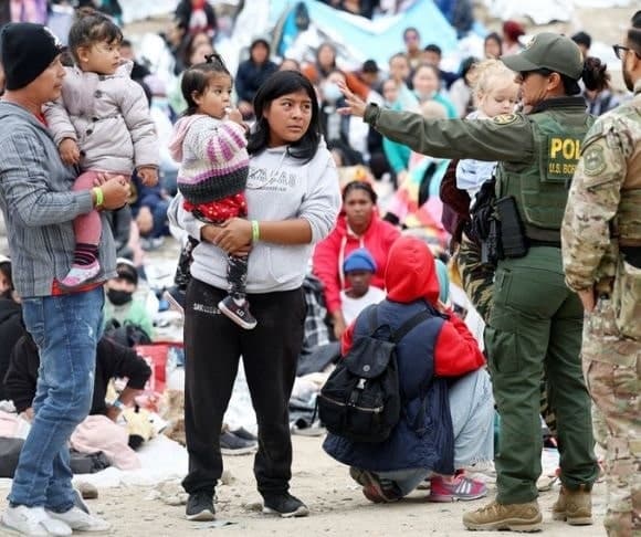 Biden’s Parole of Immigrants Hits a Red Flag Snag