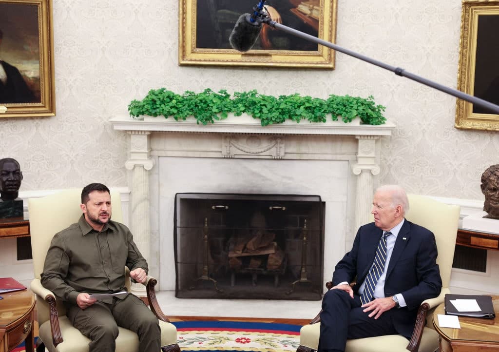 Is Sending US Military Advisors to Ukraine a Good Idea?