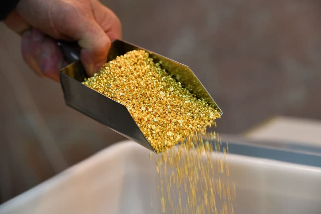 Gold Glitters Above $3,000 – Swamponomics