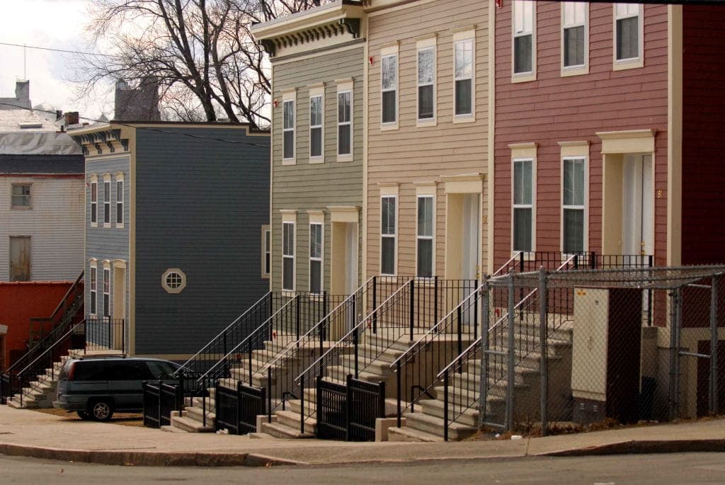 Illegal Immigrants May Be Banned From Public Housing