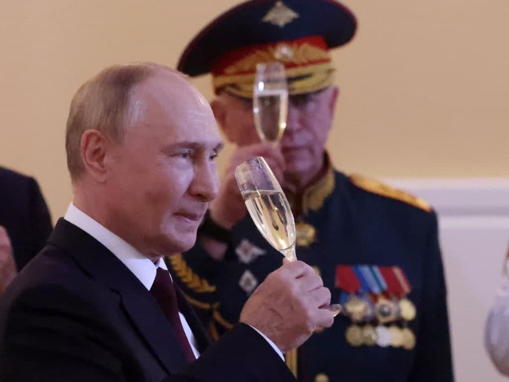 Iran Providing Missiles to Munitions-Strapped Russia