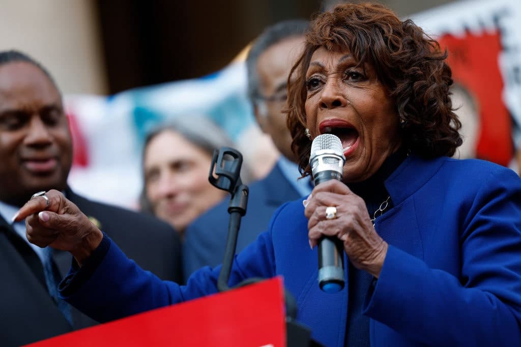 Maxine & Co. – Why the Shouting, Singing, and Swearing Is Not Working