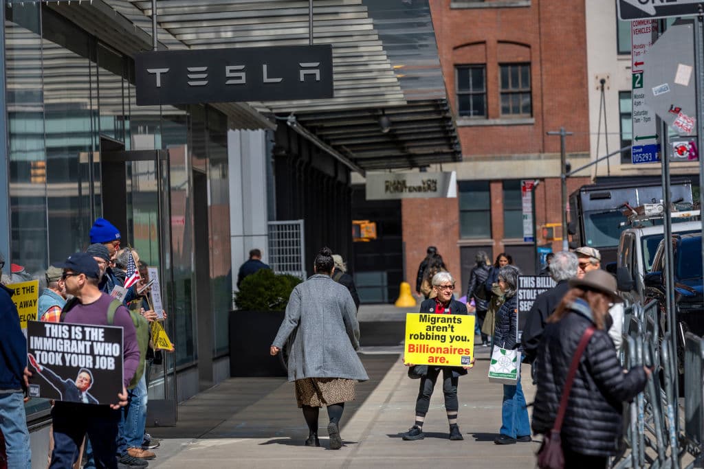 Eggs, Tesla, and a Comms Disaster – LN Radio