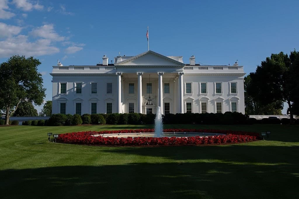 Political Fringes and the Shadow of 2028 – LN Radio