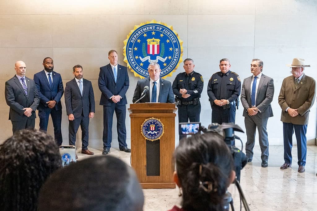 America Through the Looking Glass – LN Radio