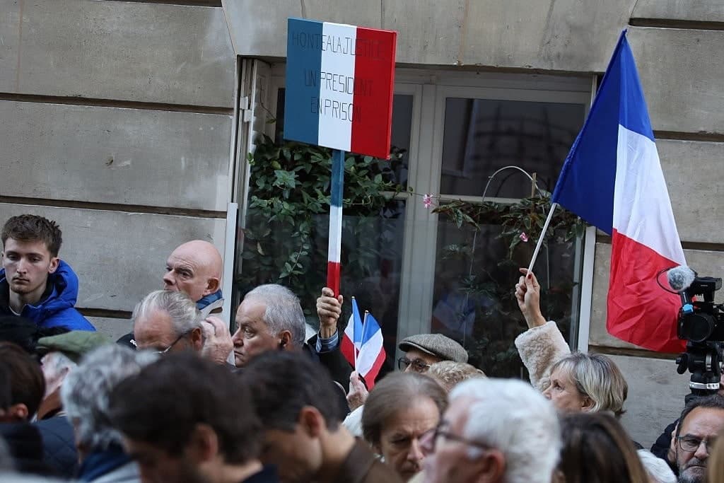 Democracy vs Elites: Fractured France and Irish Spoilers