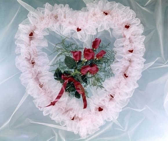 HollyWeird: Valentine’s Lovers and Losers