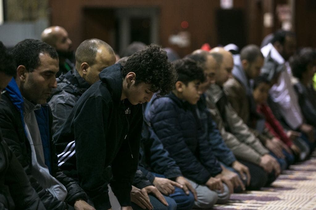 Quebec Bans Public Prayer; Extends Religious Symbols Restriction