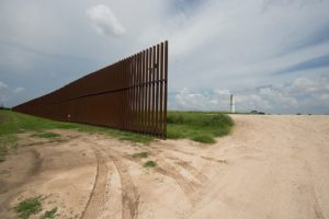 GettyImages-539719792 Border wall gap