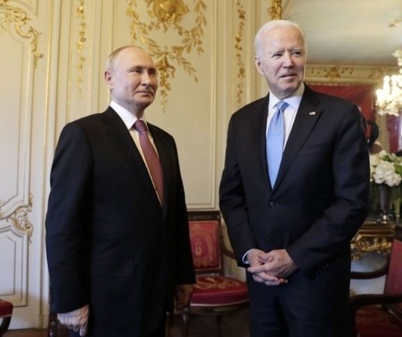 GettyImages-1233484817 Vladimir Putin (left) and Joe Biden
