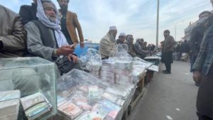 GettyImages-1237254728 Exchange market in Kabul