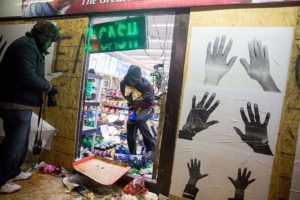 GettyImages-459549034 MO looting