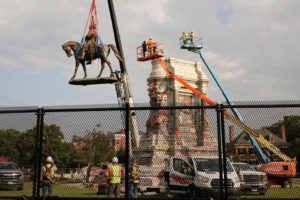 GettyImages-1235122267 Removal of Confederate General Robert E. Lee statue