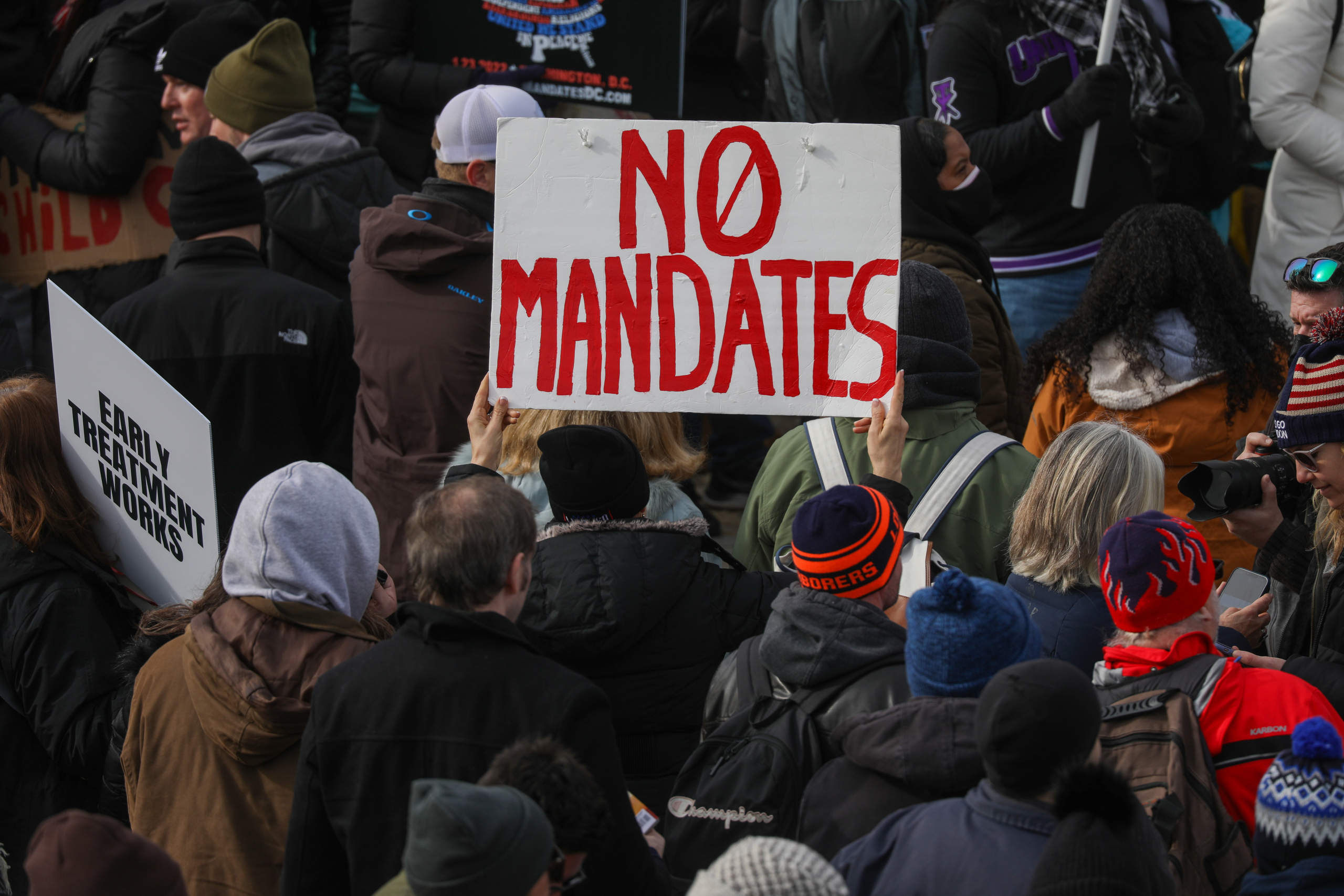 Washington: Thousands gather near Lincoln Memorial against vaccine mandate