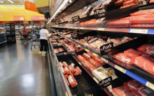 GettyImages-1325956053 shopping meat