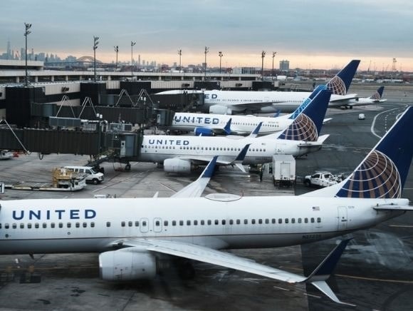 United Airlines Sidelines Unvaxxed America-Based Employees