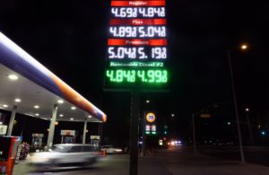 GettyImages-1369487025 California gas prices