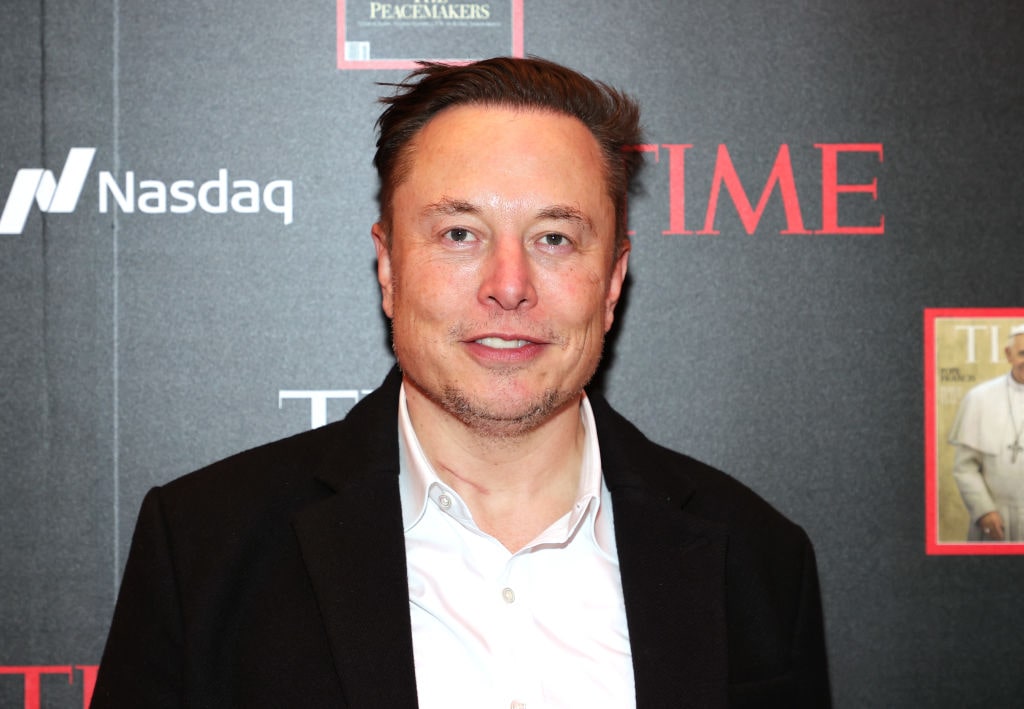 BREAKING: Elon Musk Offers to Buy Twitter Outright