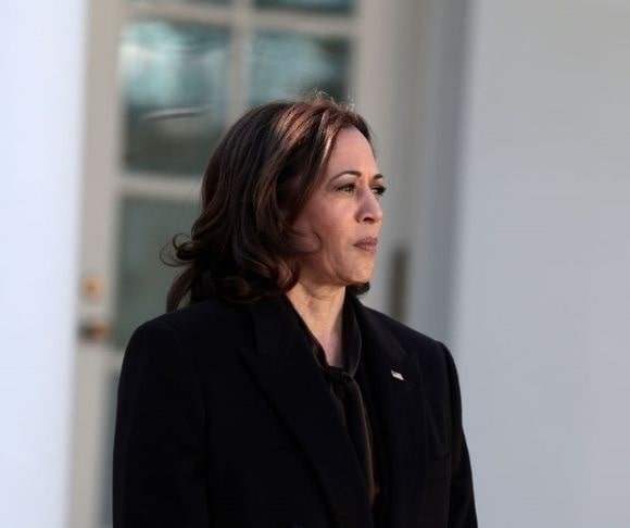 Staff Exodus Leaves Kamala Harris All Alone at the Lunch Table