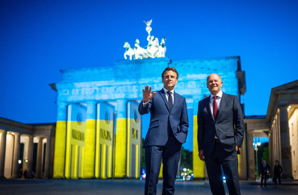 Scholz and Macron at the Brandenburg Gate
