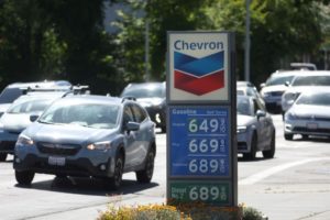 GettyImages-1398387658 gas prices
