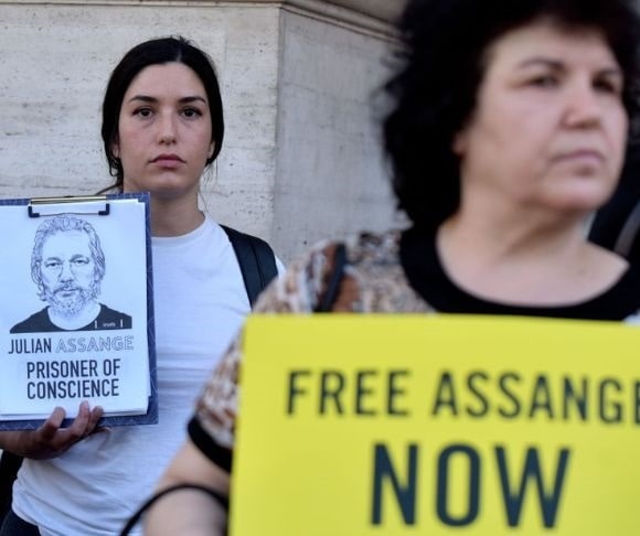 GettyImages-1240728636 Julian Assange protest