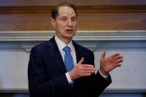 GettyImages-1396874433 Ron Wyden