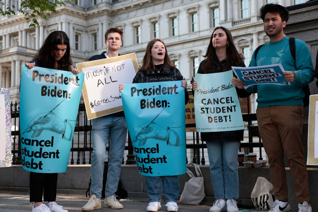 GettyImages-1394024333-student debt-min - student loan