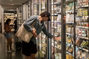 GettyImages-1408583191 food shopping