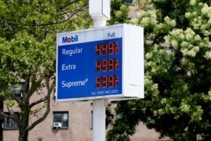 GettyImages-1414280765 gas prices