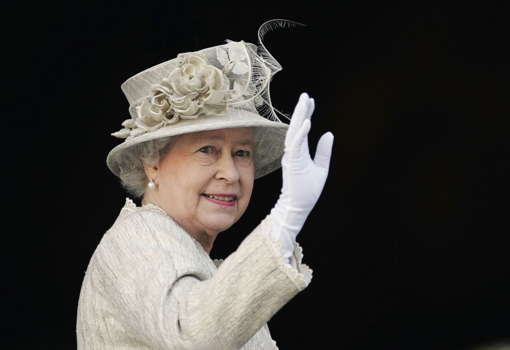 Queen Elizabeth II - A Life in Words and Pictures