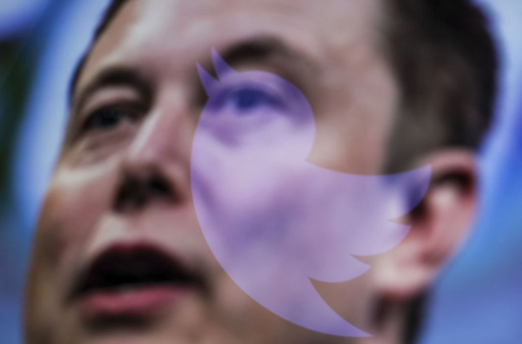 Top Execs Out as Musk Finalizes Twitter Buy
