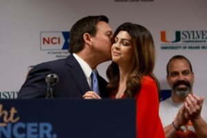 GettyImages-1397766673 Ron and Casey DeSantis