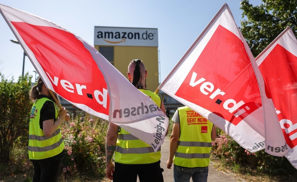 Black Friday Strike – Workers Say: ‘Make Amazon Pay’